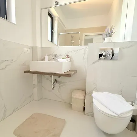Amira Aparthotel 4*