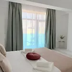 Amira