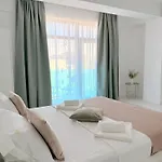 Amira