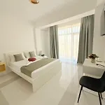 Amira 4*