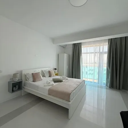 Amira Aparthotel 3*