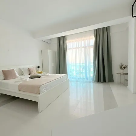 Amira 4*