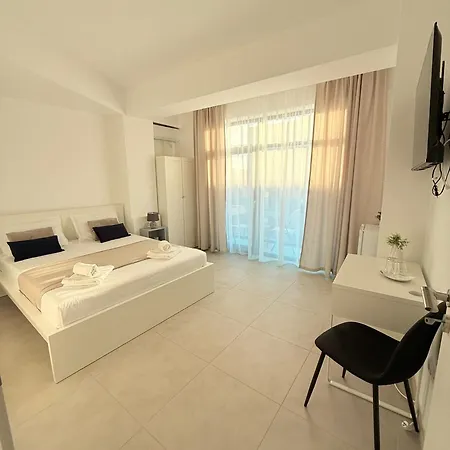 Amira 4*