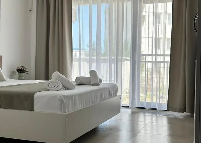 Amira Residence Апарт-готель